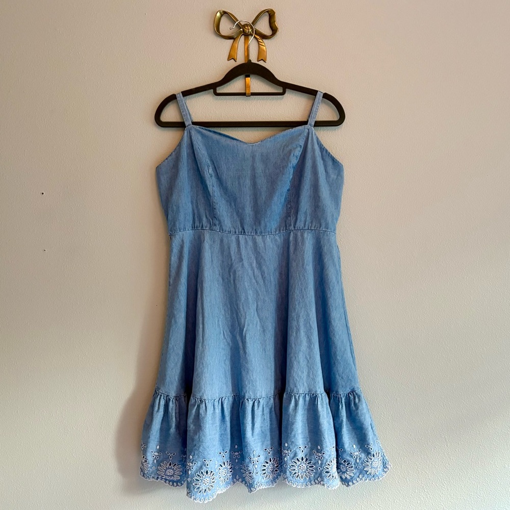 🫐🩵 Embroidered chambray fit & flare sundress 🩵🫐
